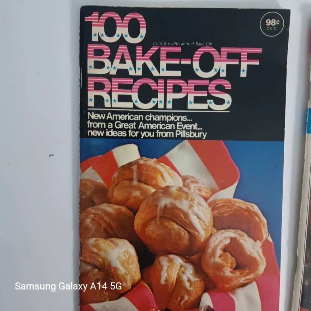 PILLSBURY Bake Off Cookbook Lot 1969 Treasury Favorites 100 Recipes Vintage